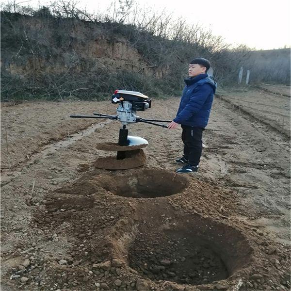 捷亞手提挖坑機的植樹現(xiàn)場