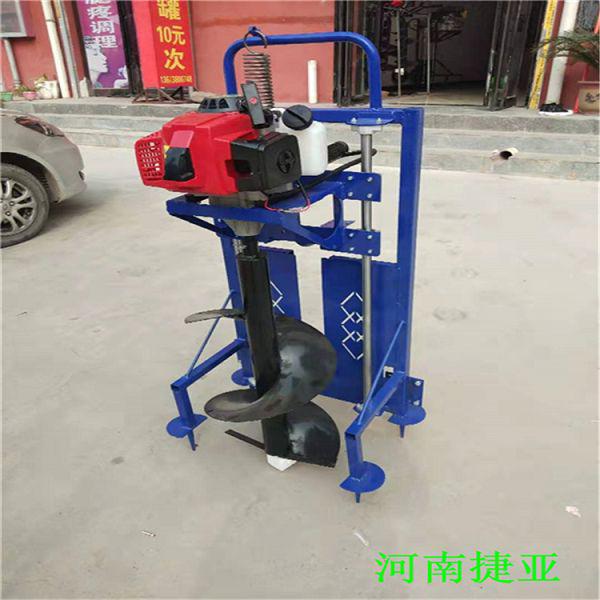 小型挖坑機種樹不妨一試