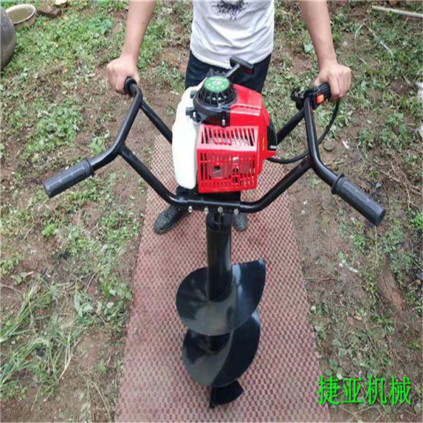 種樹挖坑機帶動栽植大發(fā)展