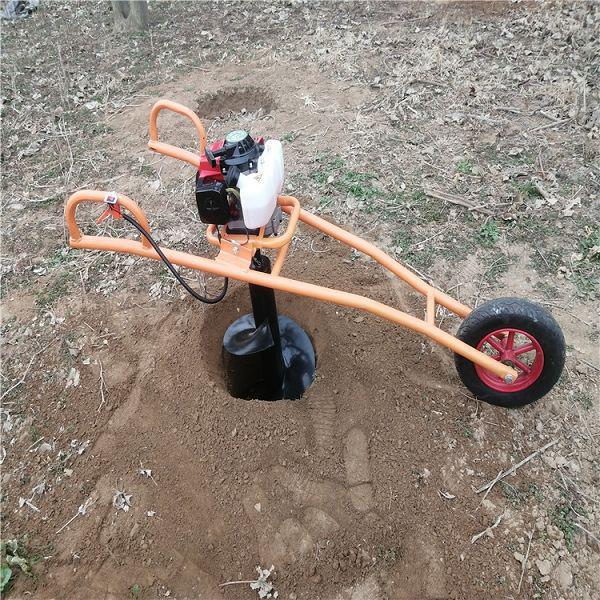 小型挖坑機激發(fā)種樹新動力