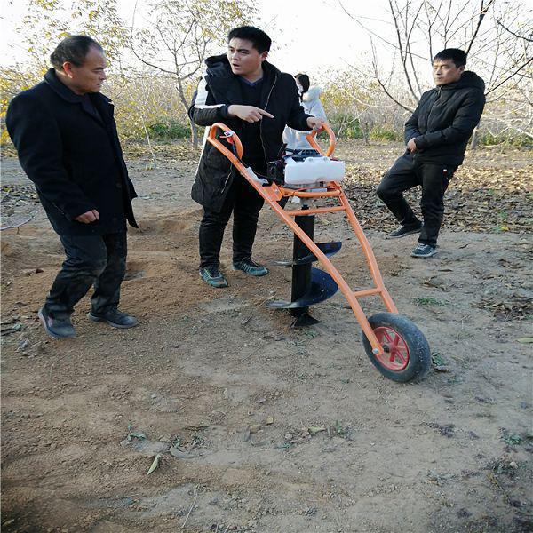 手推架式挖坑機(jī)讓農(nóng)民輕松種樹